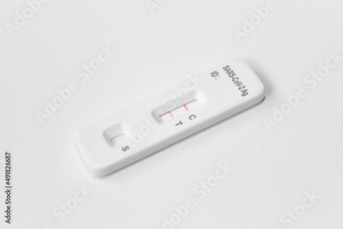 Fotografija One positive COVID-19 antigen, lateral flow, self tests