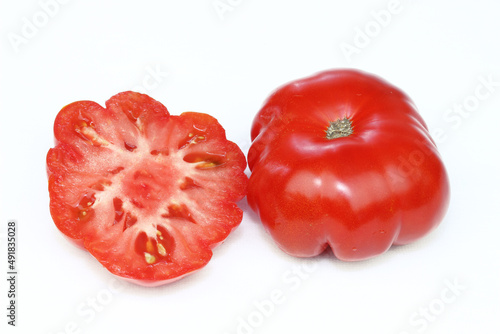 日本では珍しいトマト：イタリアントマト、コストルート・フィオレンティーノ、菊型トマト、イレギュラーシェイプなどと呼ばれている