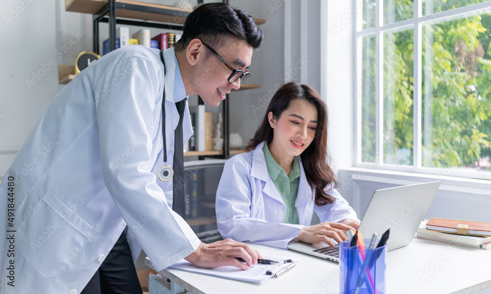 Fototapeta premium Two Asian doctors working together