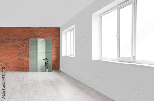 Empty room with white walls...