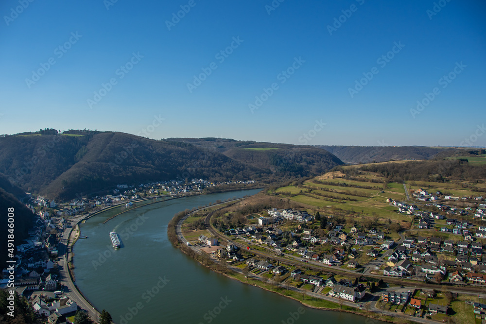 The view from the Teufelslay vantage point of the Moselle and the towns of Löf and Brodenbach
