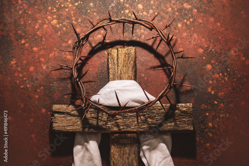 Murais de parede Crown of thorns with wooden cross and shroud on color background