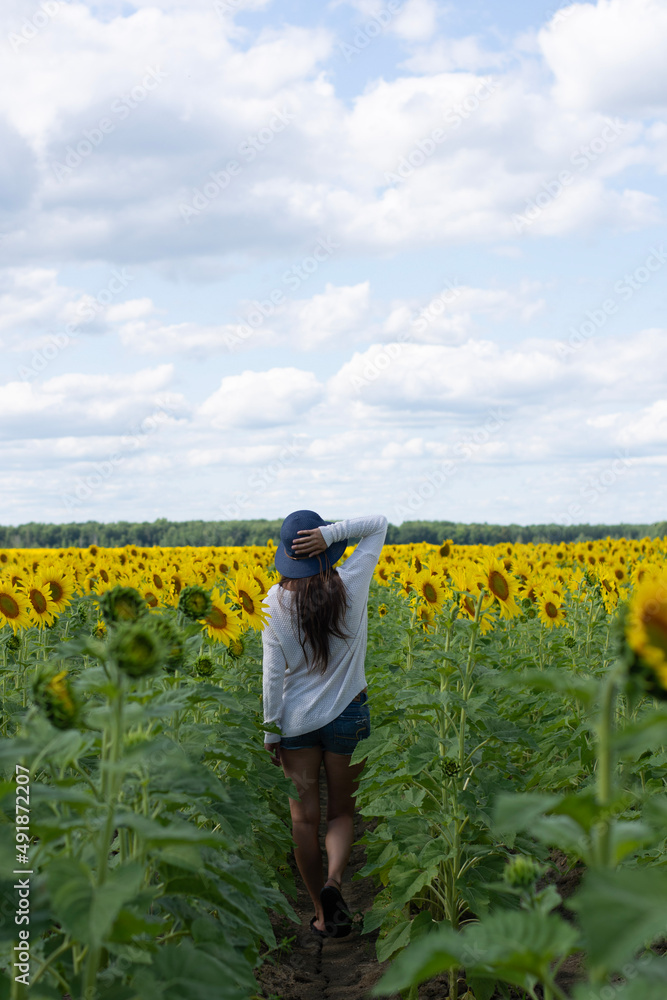Fototapeta premium farmer in field