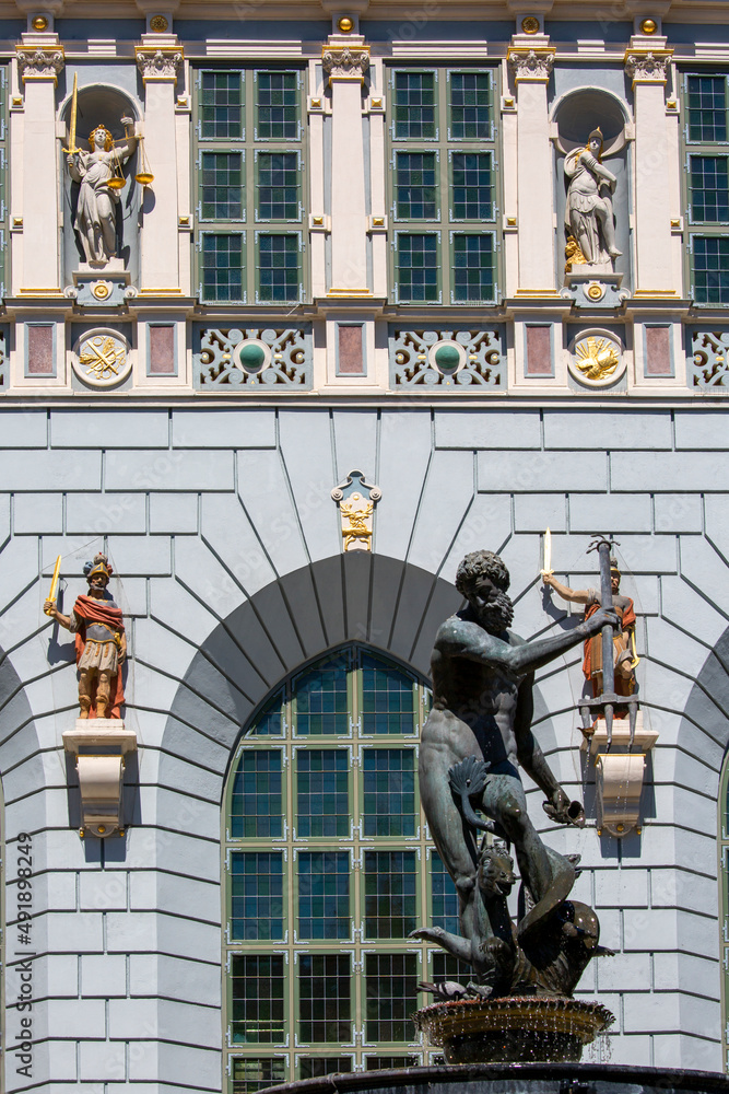 Obraz premium 17th century Neptune's Fountain Statue at Long Market Street by the entrance to Artus Court, Gdansk, Poland