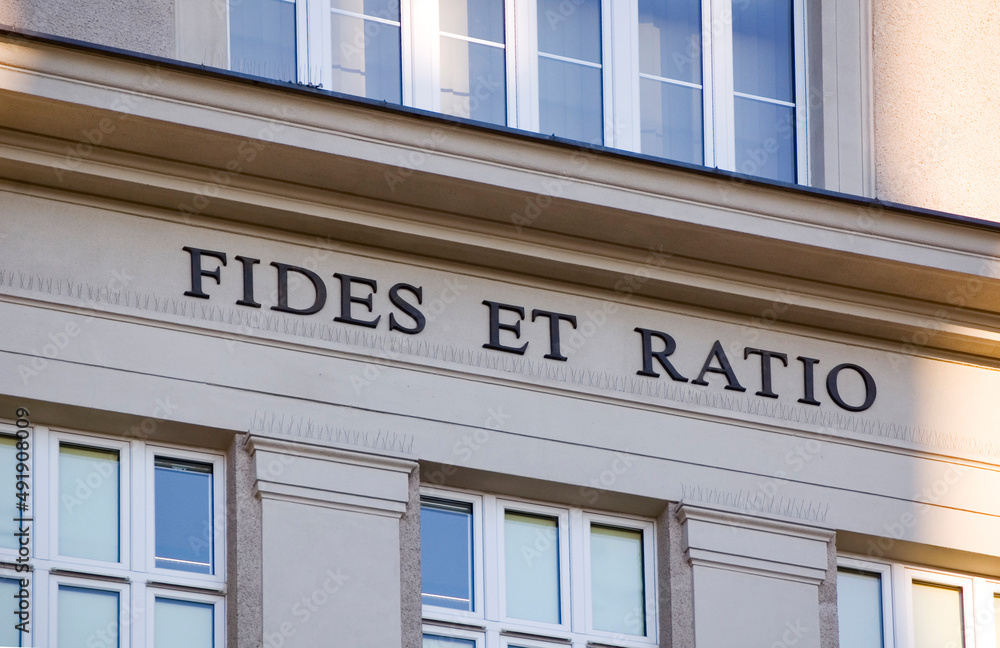 Fides et ratio latin sentence on the fascade.