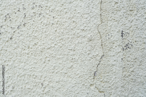 surface of concrete gray wall  in cracks © hiv360