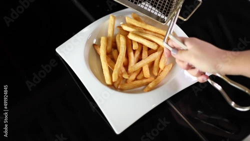 PAPAS FRITAS EN PLATO