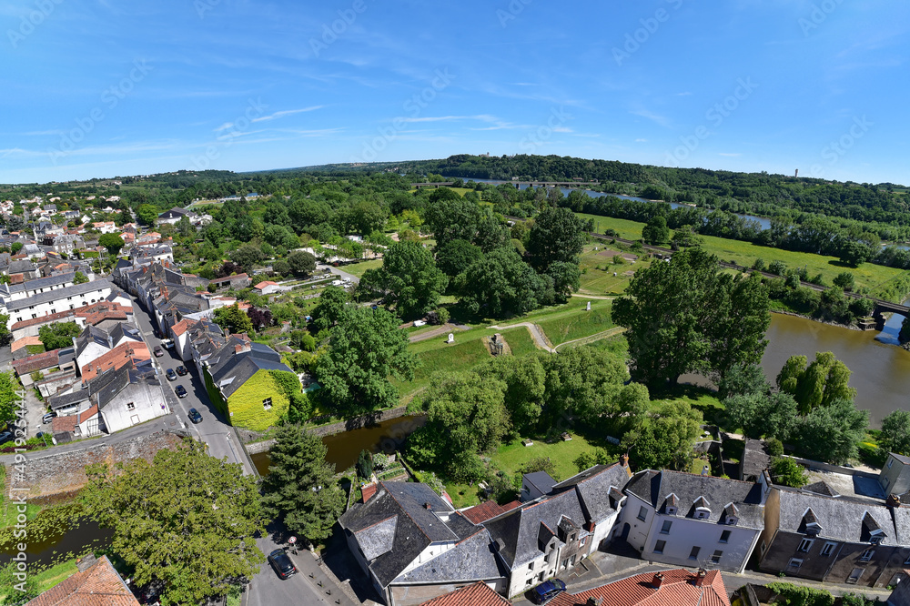 Frankreich - Oudon - Blick von der Burg
