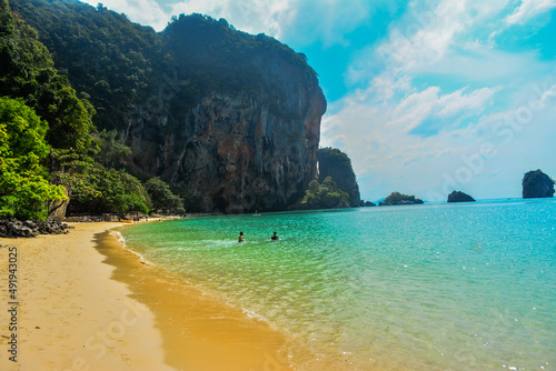 ท้องทะเลอันกว้างใหญ่ดูสวยงามในวันที่สดใส