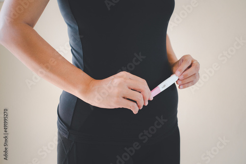 Konstfotografi Close up hand showing pregnancy test with two stripes
