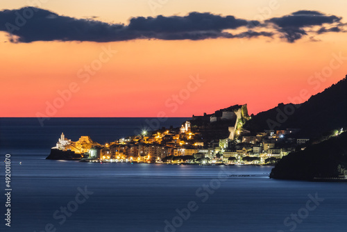 Konstfotografi Portovenere alla sera ripresa da Lerici, Golfo dei Poeti, La Spezia, Liguria, It
