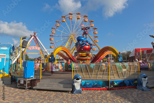Attractions in the amusement park Avangard on Lenin Avenue in the resort city of Evpatoria, Crimea © muhor