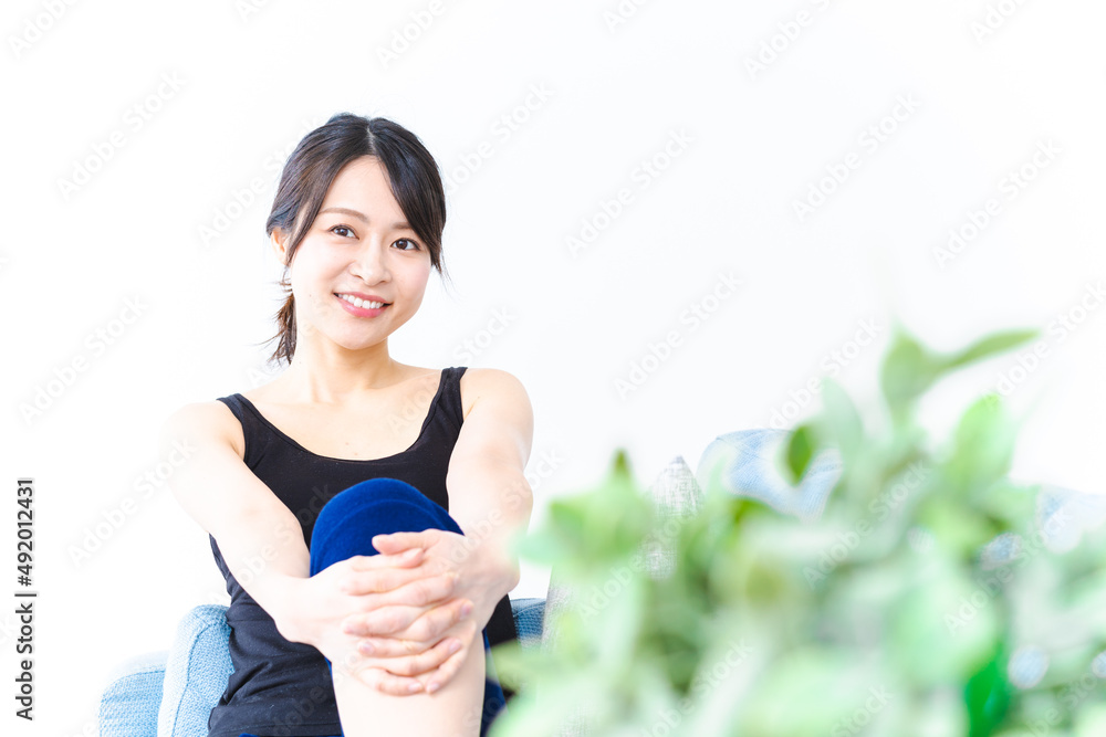 リラックスをする若い女性 リラックスをする若い女性