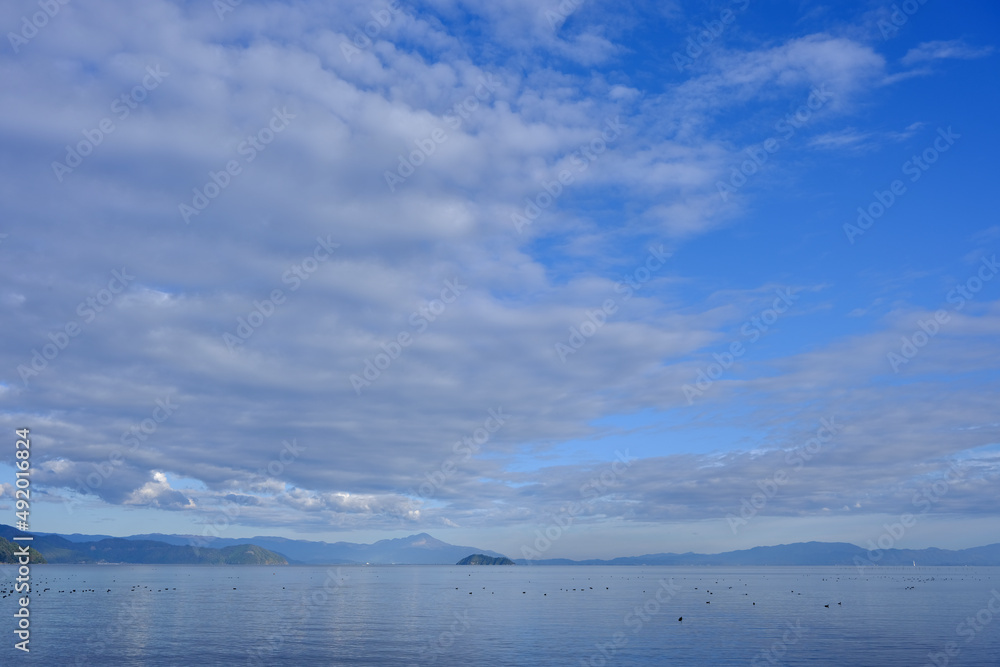 風景素材　爽やかな秋晴れの琵琶湖