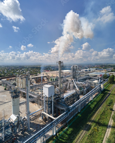 Obraz na plátně Aerial view of oil and gas refining petrochemical factory with high refinery plant manufacture structure
