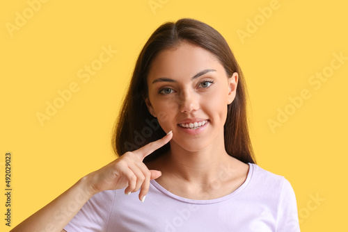 Pretty teenage girl pointin...