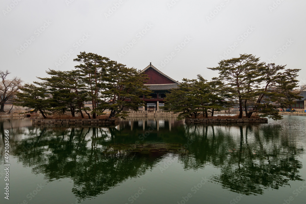 Gyeonghoeru pavillon at Gyeongbokgung Palace, Seoul, South Korea Gyeonghoeru pavillon at Gyeongbokgung Palace, Seoul, South Korea