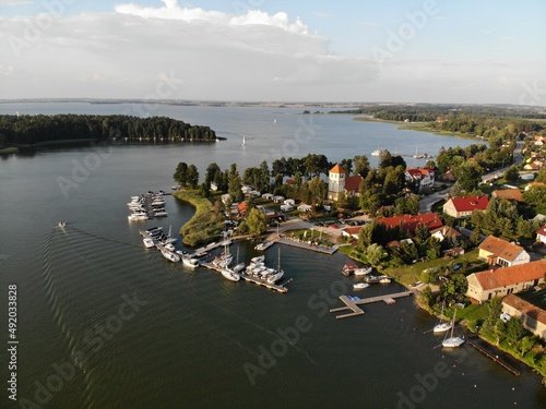 Rydzewo mazurska wieś nad jeziorem Niegocin z lotu ptaka photo