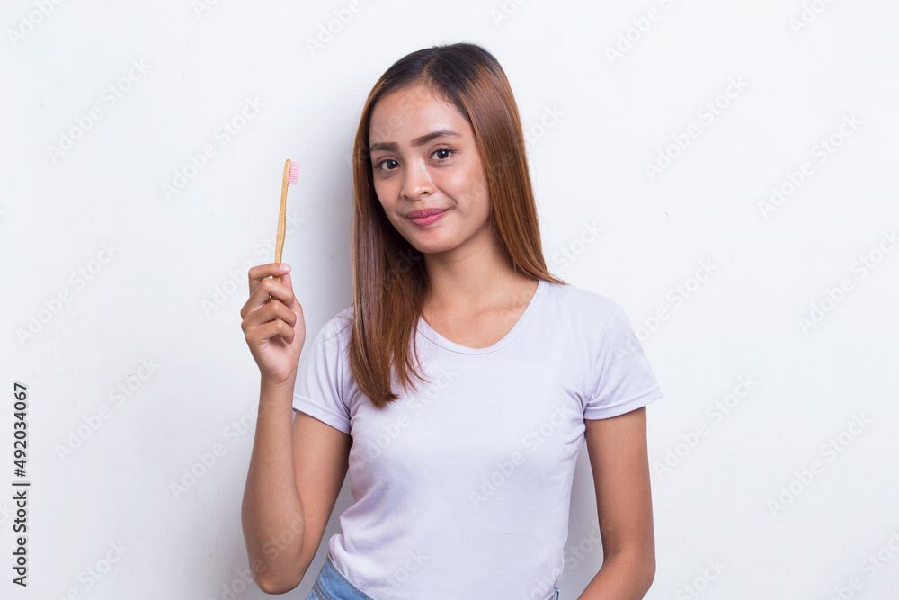 Young beautiful asian woman brushing her teeth isolated on white background
Young beautiful asian woman brushing her teeth isolated on white background