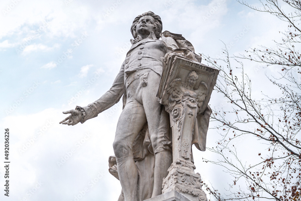 Obraz premium Mozart Monument in the Burggarten Park, Innere Stadt district of Vienna, Austria. Mozart-Denkmal, sculpture statue of composer Wolfgang Amadeus Mozart.