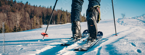 Skitouring , narciarska wyprawa zimą w góry