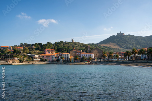Fototapeta Naklejka Na Ścianę i Meble -  Collioure view from the other side of the bay with Fort of Saint Elme on the top of the village and the beach
