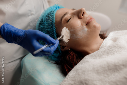 A cosmetologist performs cosmetic procedures for skin care.