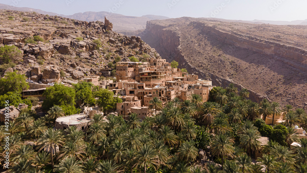 A picture of the Omani Misfah houses, the old heritage villages, the beauty of the landscape in the Sultanate of Oman, the foothills and mountains of the Sultanate of Oman