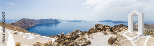 Tableau sur toile Panoramic caldera view on the trail between the towns of Fira and Oia, Santorini
