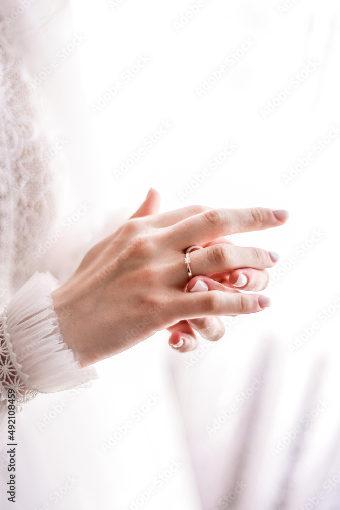 THE BRIDE IN A WEDDING DRESS WITH A RING ON HIS HAND THE BRIDE IN A WEDDING DRESS WITH A RING ON HIS HAND