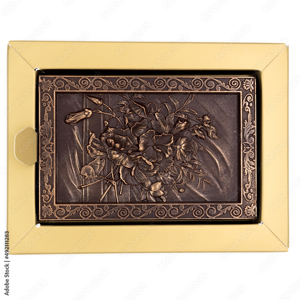 Three-dimensional drawing of flowers on chocolate in a gift box