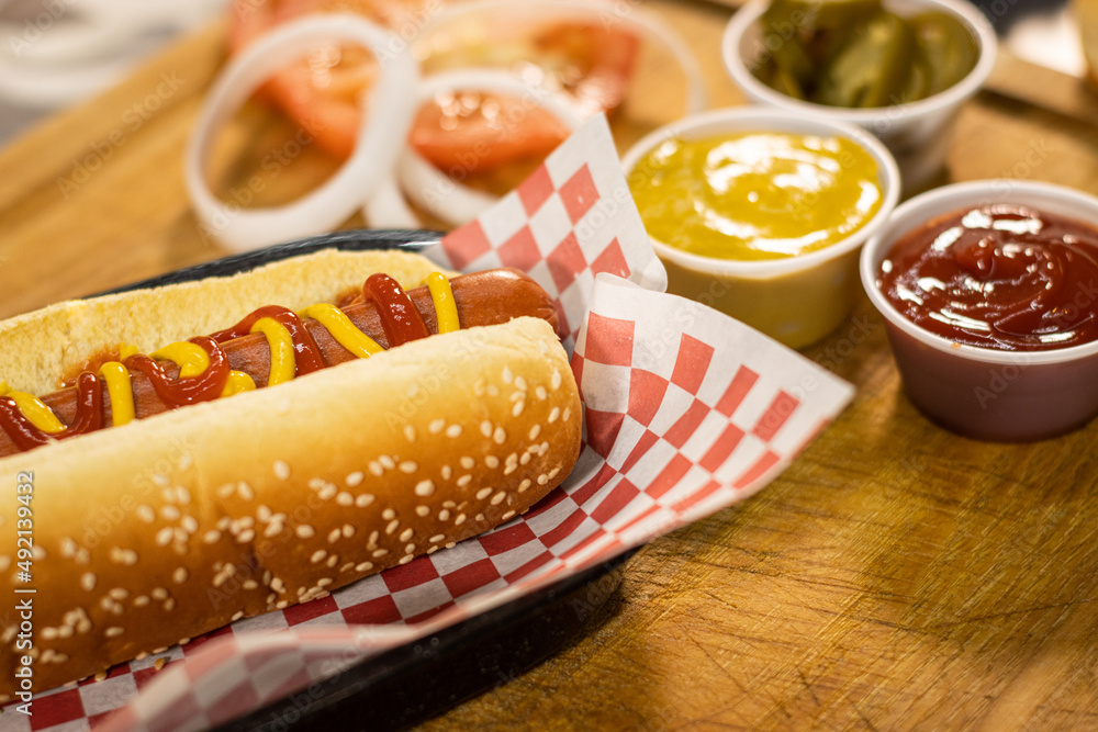 Perro caliente preparado comida chatarra comida rápida ketchup mostaza ...