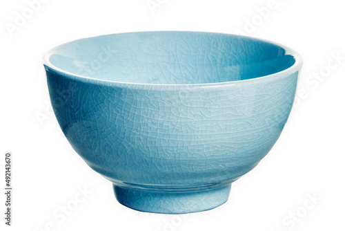Fotografia Ceramic bowl with cracked pattern, Blue bowl isolated on white background with c
