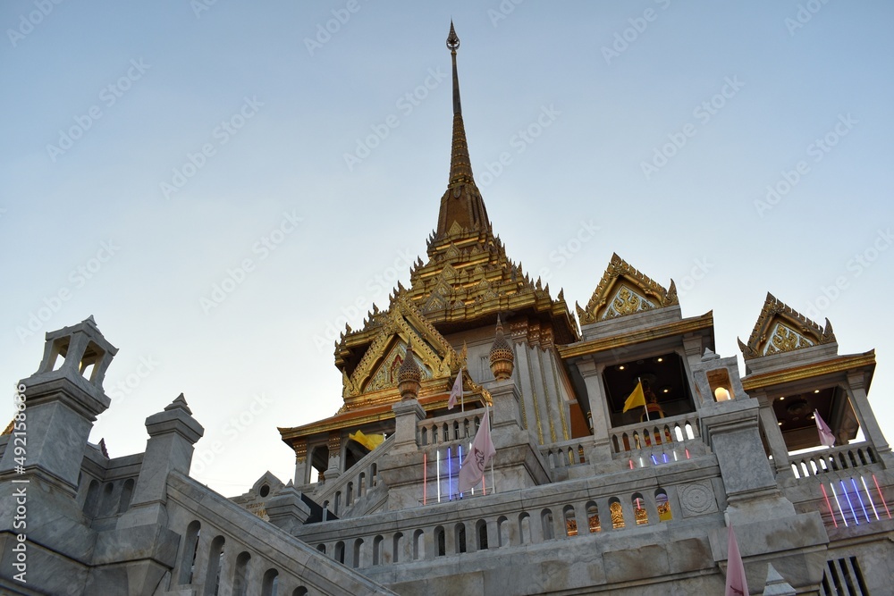 Fototapeta premium Wat Traimit Withayaram Worawihan or also known as “The Temple of the Golden Buddha” located in the Chinatown area of Bangkok, Thailand.
