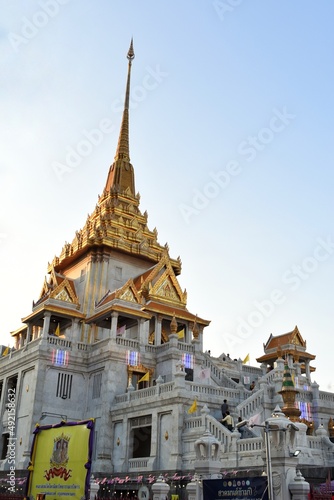 Wat Traimit Withayaram Worawihan or also known as “The Temple of the Golden Buddha” located in the Chinatown area of Bangkok, Thailand. © PRANGKUL