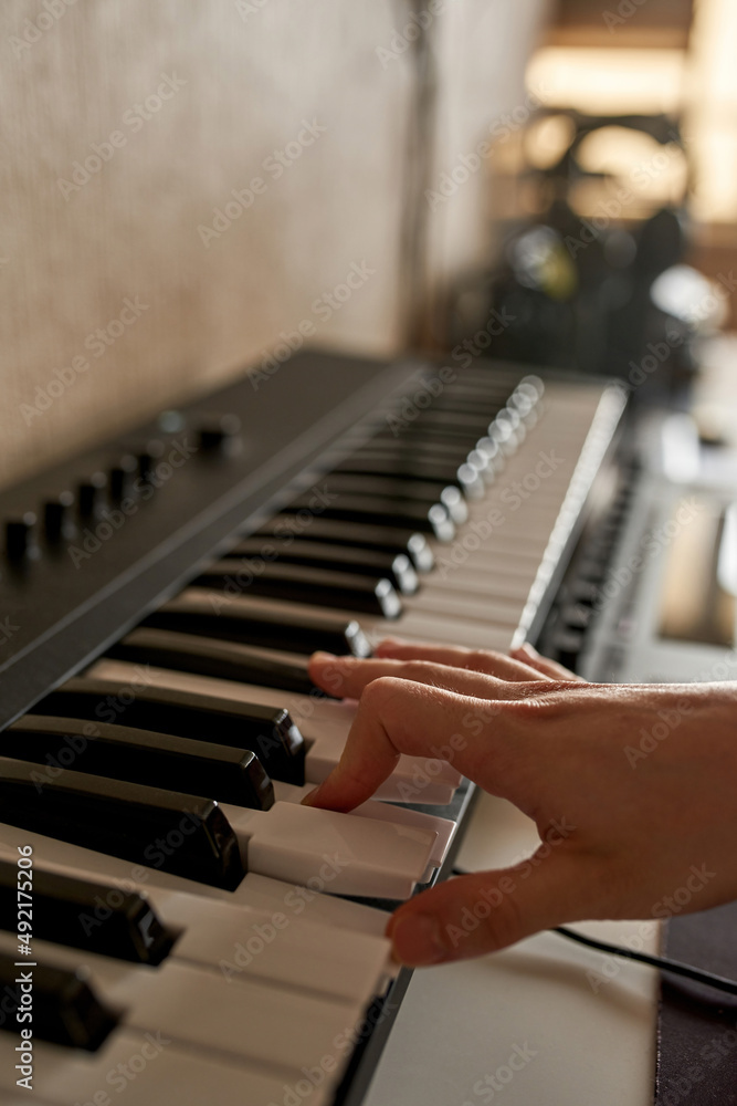 Obraz premium Close up of musician hand playing electronic piano