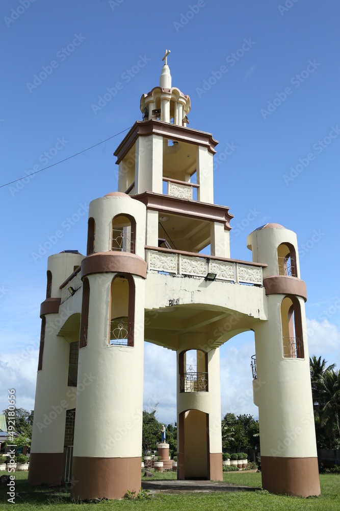 Glockenturm der St. Raphael Kirche in Tigaon, Camarines Süd, Philippinen