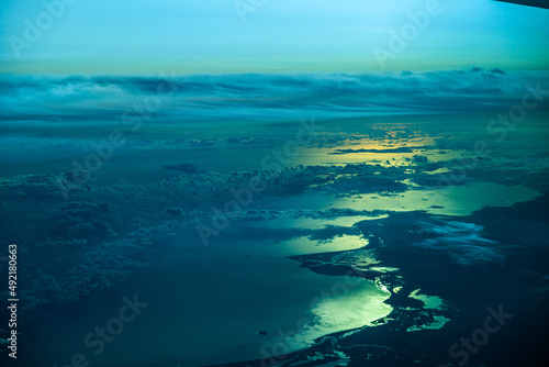 飛行機から見るオーストラリアと朝日