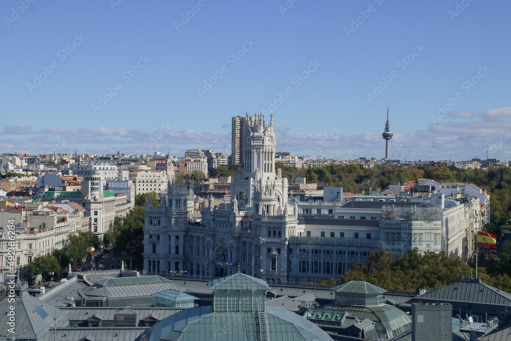 Vista aérea del Palacio de Cibeles (también llamado Palacio de las Telecomunicaciones) en Madrid (España). Es el Ayuntamiento de la capital española.