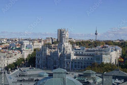 Fototapeta Naklejka Na Ścianę i Meble -  Vista aérea del Palacio de Cibeles (también llamado Palacio de las Telecomunicaciones) en Madrid (España). Es el Ayuntamiento de la capital española.