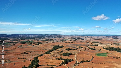 survol de la province viticole de Utiel-Requena près de Valencia en Espagne photo