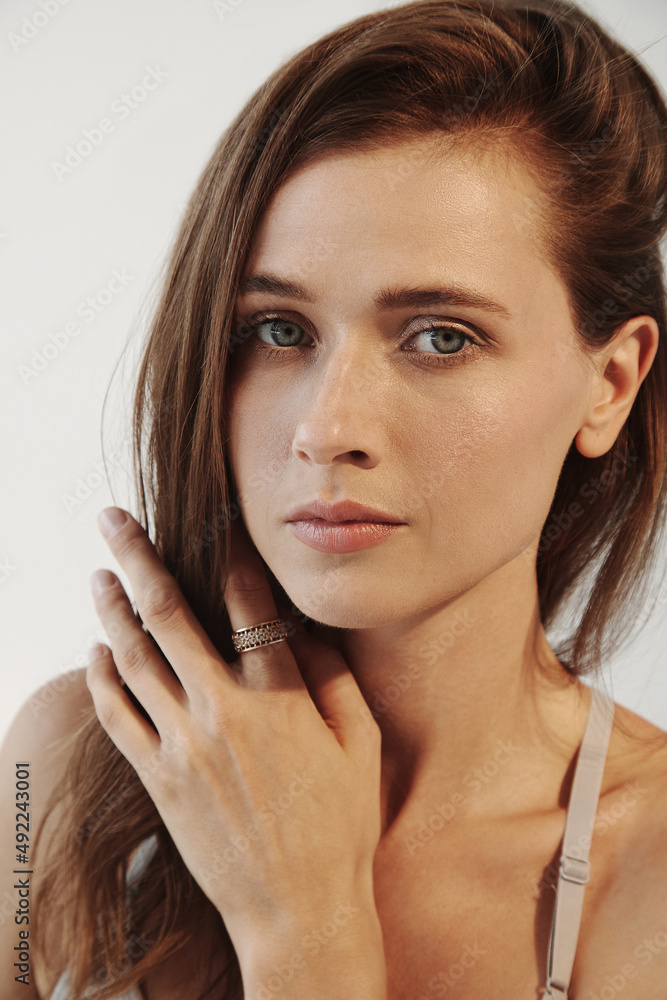 Glamour portrait of beautiful woman model with fresh daily makeup and romantic wavy hairstyle. Fashion shiny highlighter on skin, sexy gloss lips make-up and dark eyebrows Glamour portrait of beautiful woman model with fresh daily makeup and romantic wavy hairstyle. Fashion shiny highlighter on skin, sexy gloss lips make-up and dark eyebrows