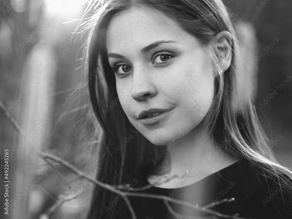 Naklejka premium Black and white portrait of young girl