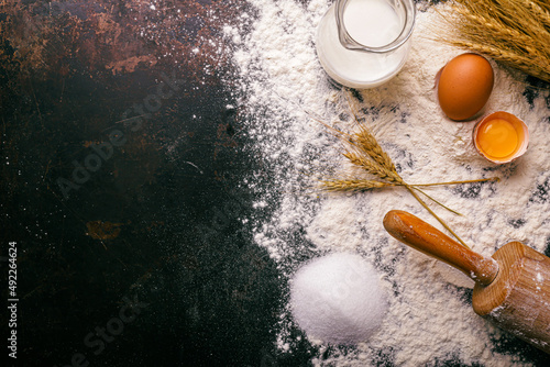Tela flour and eggs on the table