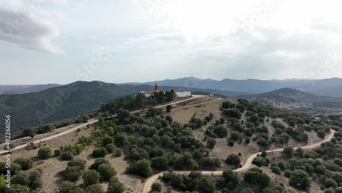 Vuelo en dron acercándose de la ermita de la virgen de Paniza con montes al  fondo