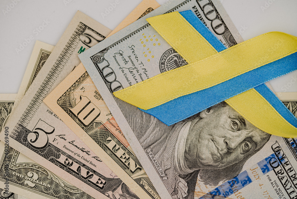 Pomoc dla ukrainy w dolarach - obrazy, fototapety, plakaty 