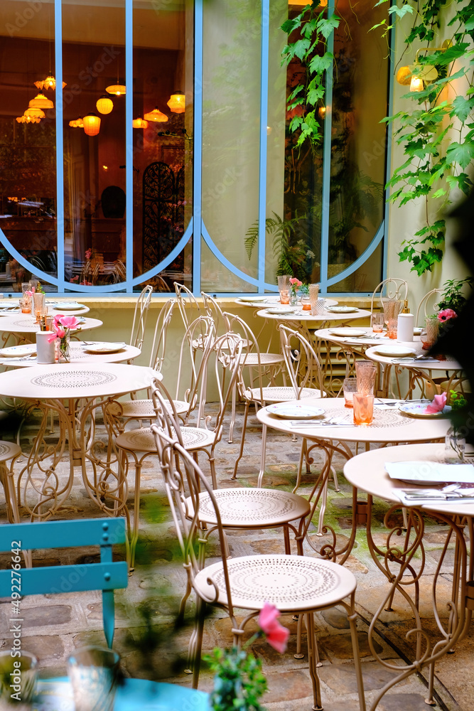 Obraz premium Patio of a French restaurant