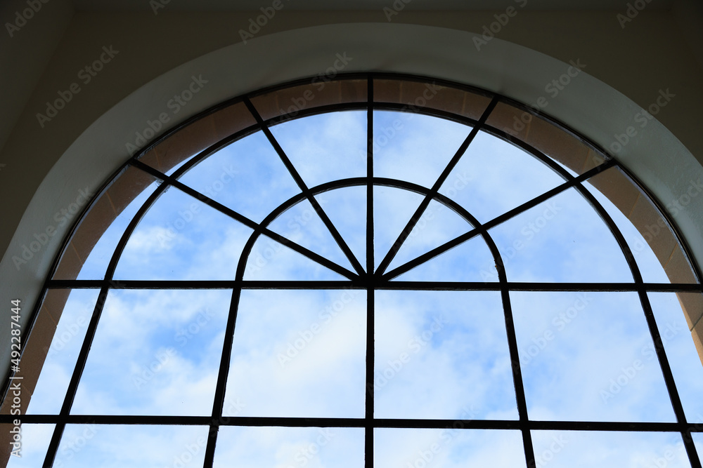 大きな窓と青空 StockFoto Adobe Stock