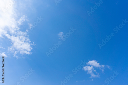 Refreshing blue sky and cloud background material_blue_56