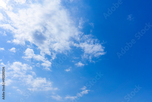 Fototapeta Naklejka Na Ścianę i Meble -  Refreshing blue sky and cloud background material_blue_57